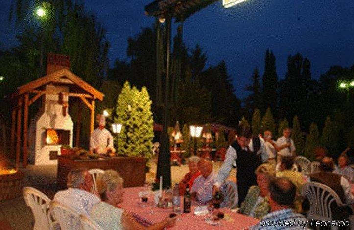 Hotel Nagyerdo Debreţin Restaurant foto