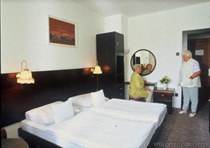 Hotel Nagyerdo Debreţin Cameră foto
