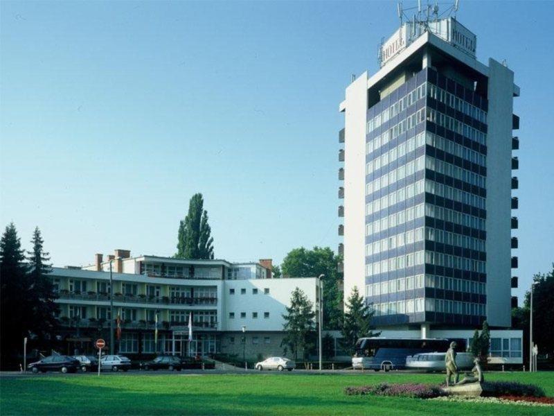 Hotel Nagyerdo Debreţin Exterior foto
