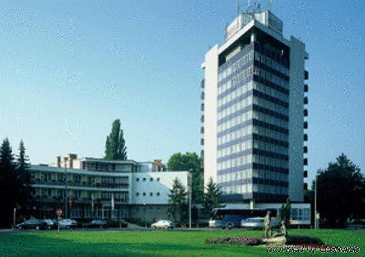Hotel Nagyerdo Debreţin Exterior foto