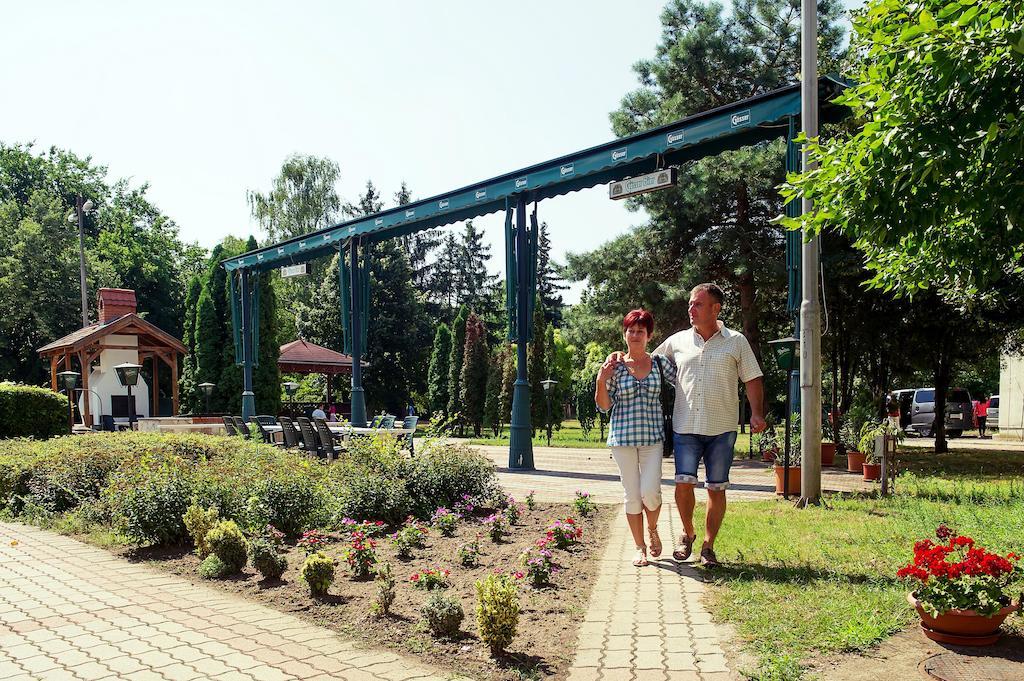 Hotel Nagyerdo Debreţin Exterior foto