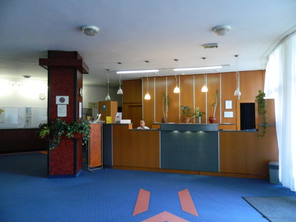 Hotel Nagyerdo Debreţin Exterior foto