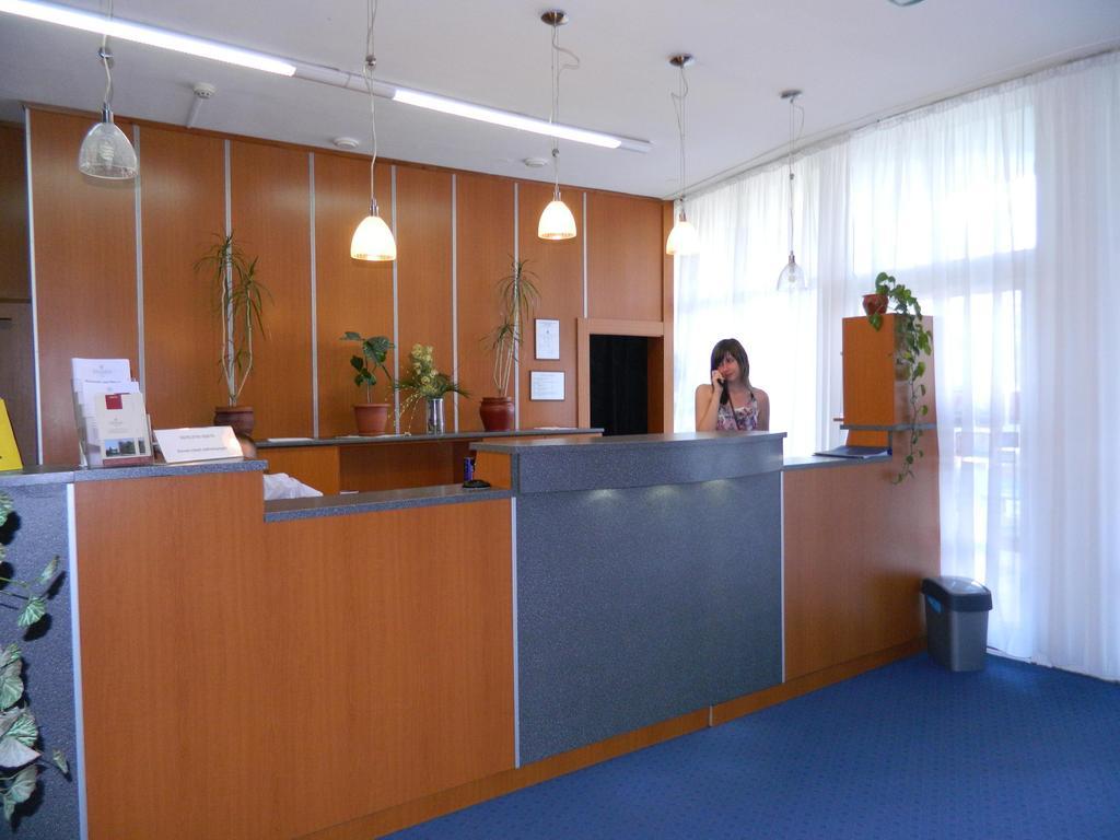 Hotel Nagyerdo Debreţin Exterior foto